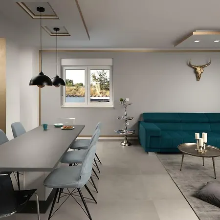 Golden Frame House