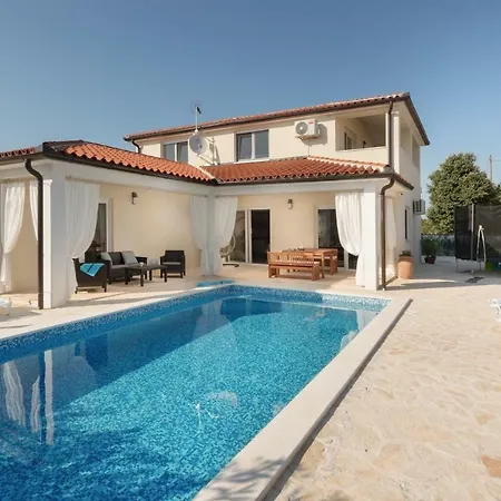 Holiday home Golden Frame House Loborika