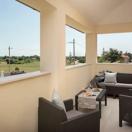 Holiday home Golden Frame House *